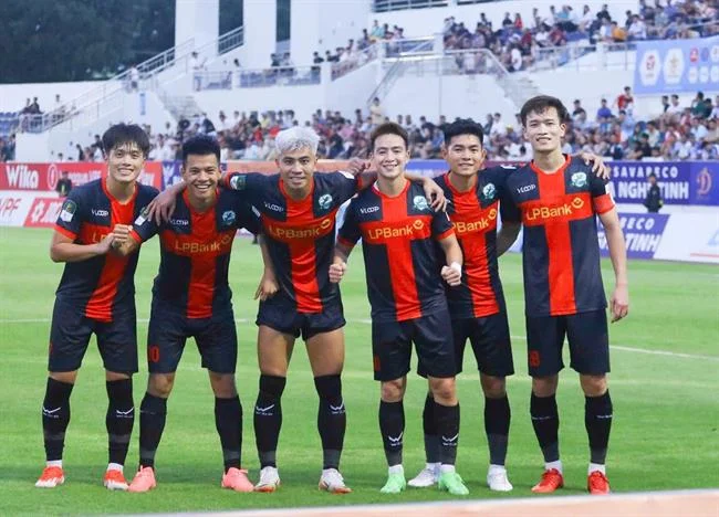 Minh họa quá trình thu thập dữ liệu an toàn tại ff168 link, với các biểu tượng bảo mật và khóa